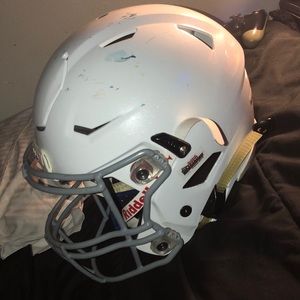 I’m selling a 2016 Riddell Football helmet